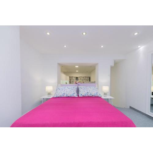 Peninsula room