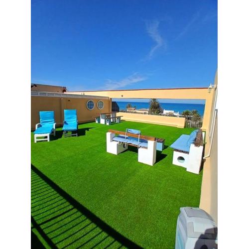 Penthouse 80qm, zusätzlich 80 qm private Terrasse, 60 m zum Strand