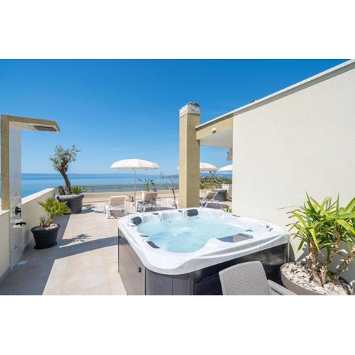 Penthouse Apartment Golden View with private Jacuzzi and 100m2 terrace - Makarska Exklusiv