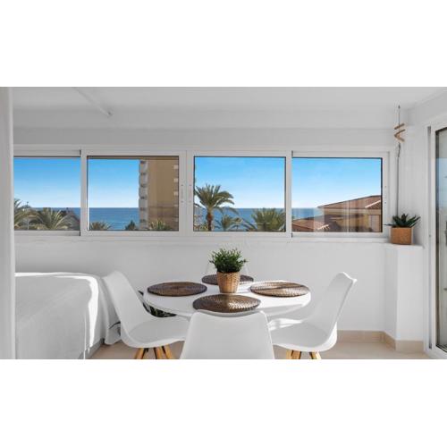 Penthouse Apartment in Benalmádena Costa, Beach - Seaview - Pool - 40m2 private terrace - One bedroom - Sleeping alcove