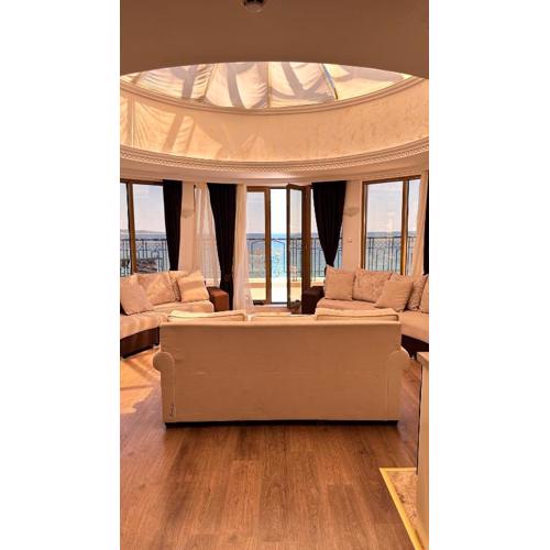 Penthouse Happy Moments