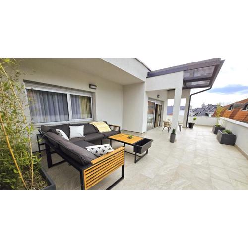 Penthouse Sanchi-Bossa Residence Zagreb with parking