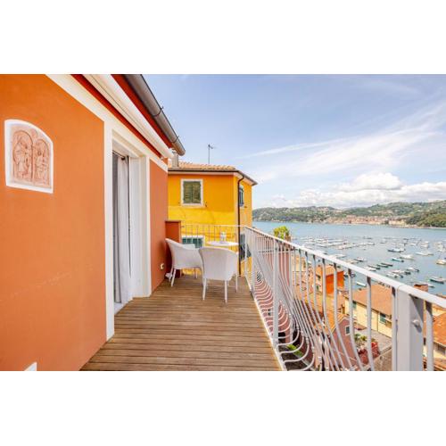 Penthouse-sea view terrace in the historic center