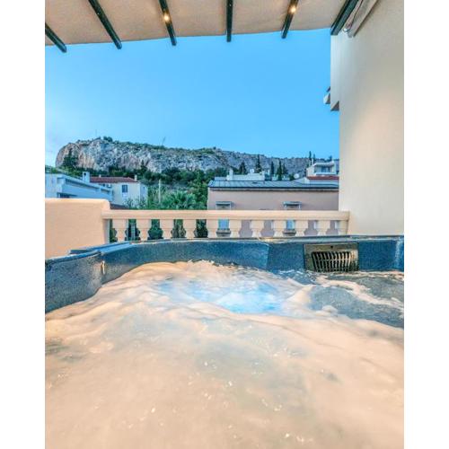 Penthouse Studio with Hot Tub in Athens