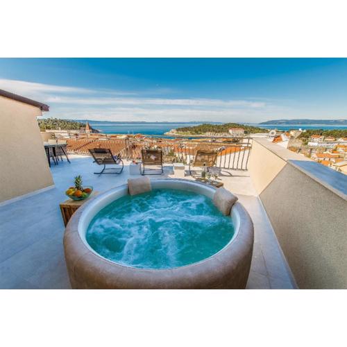 Penthouse with HotTub and Duplex