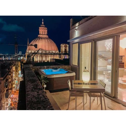Penthouse with Jacuzzi & Panoramic Views - Heart of Valletta