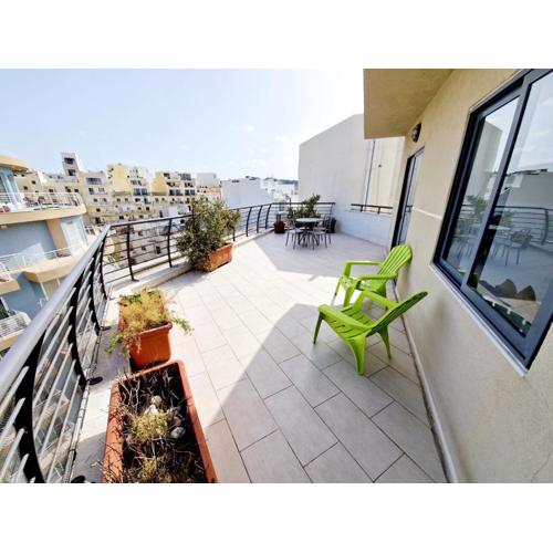 Penthouse with Large Terrace close to Seafront