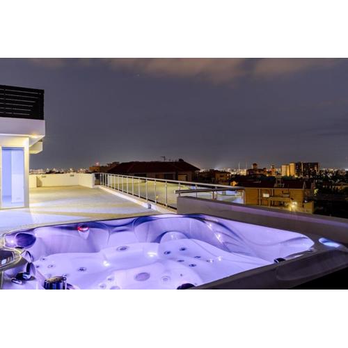 Penthouse with outdoor hottub