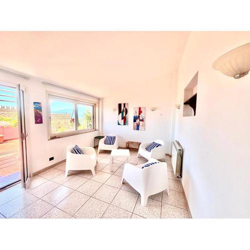 Penthouse with Sea View Terrace in the Heart of Taormina