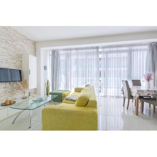 Penthouse with Side Sea View
