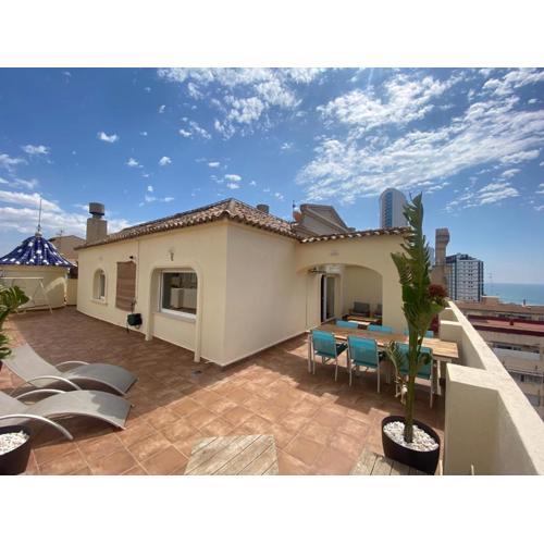 Penthouse with spacious surrounding terrace