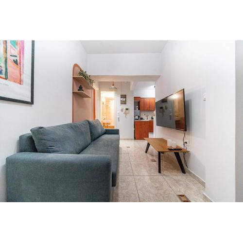 Per56 by Smart Cozy Suites - Right next to the metro - Parking - Available 24hr
