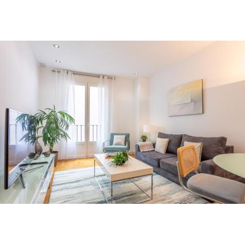 Perfect 4-Person Apartment in the Heart of Madrid Near Plaza Mayor I