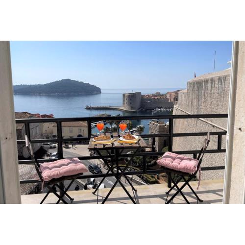 Perfect Balcony Apartment - Brizo Apartments