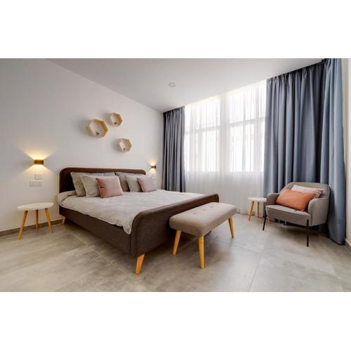 Perfect Location, Modern 2BR Apartment