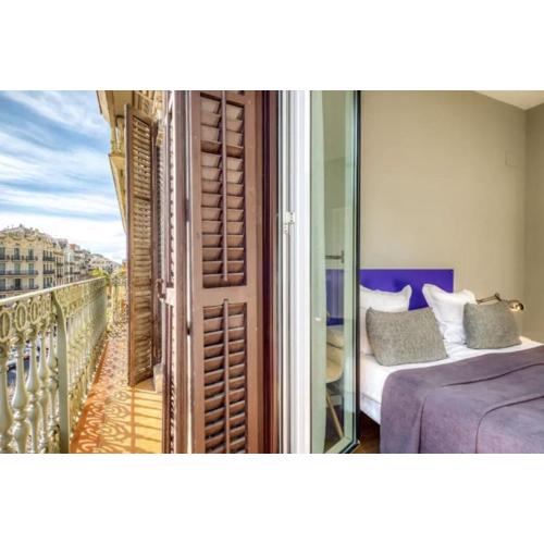 Perfectly located 4-bed 4-bath apartment in Barcelona 2-1