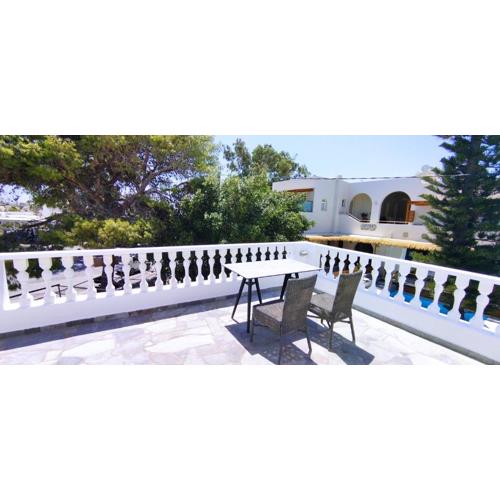 Perissa Art Villa - Kitchen & Washing Machine Included