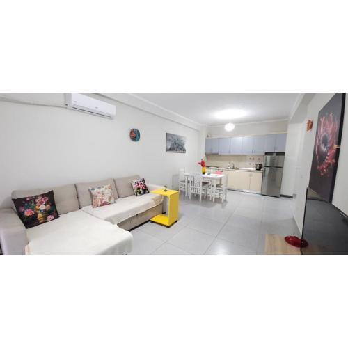 PERLA Apartment 2- Seaview & Central
