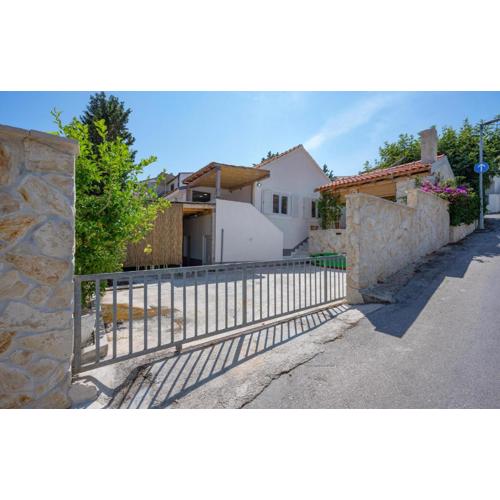 Pet Friendly Apartment In Rogoznica