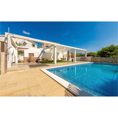 Pet Friendly Apartment In Vir With Wifi