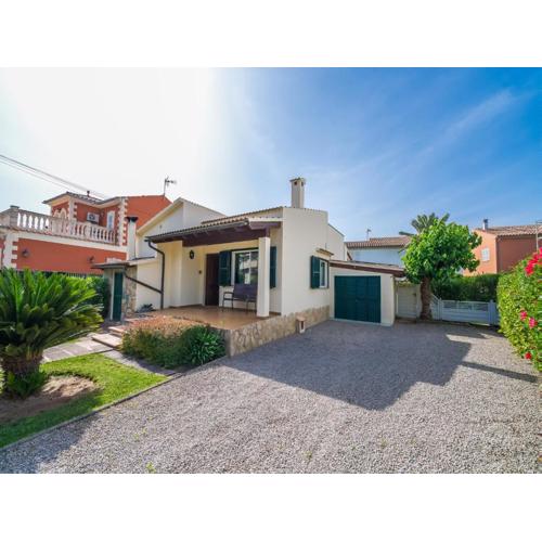 Pet-friendly holiday home near beach