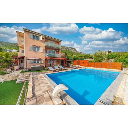 Pet Friendly Home In Kastel Kambelovac