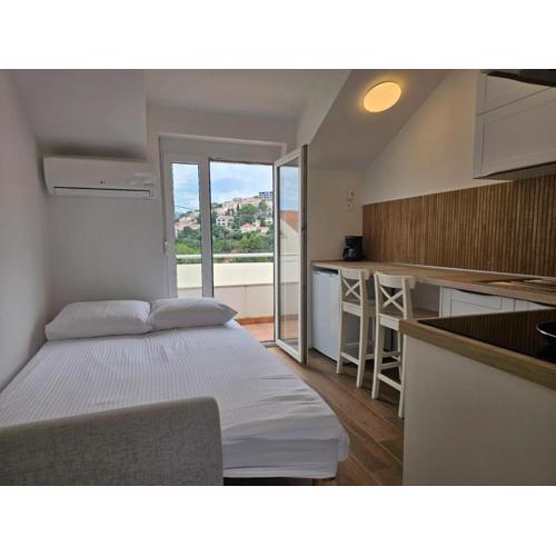 Petit Stay
