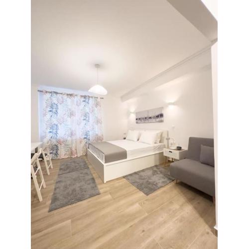 Petite Retreat in Kolonaki, Athens /Netflix