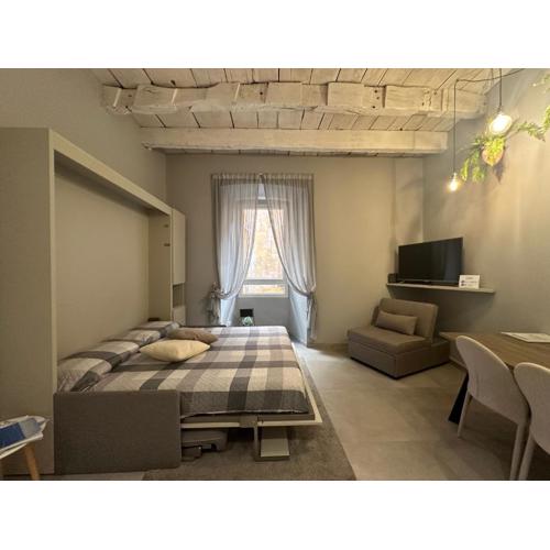 Petronilla House 008055-LT-1202