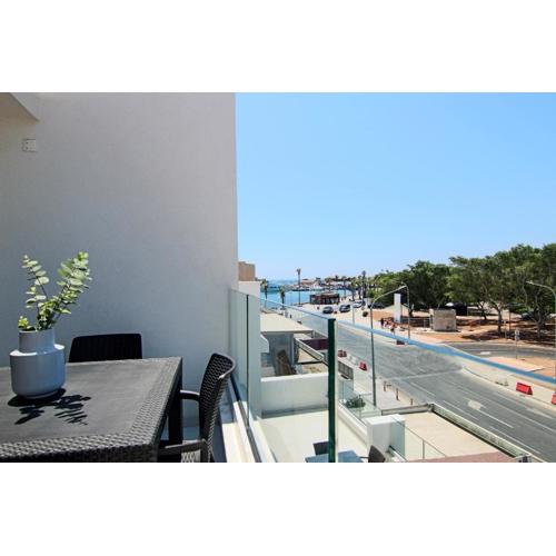 Phaedrus Living - Seaside Executive Flat Harbour 207