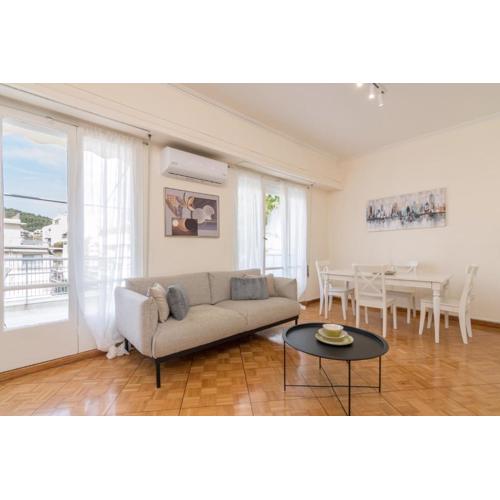Phaedrus Living: City Center Flat Michalakopoulou