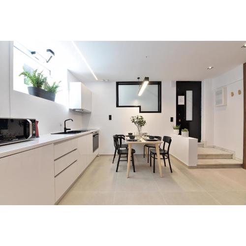 Phaedrus Living City Center Luxury Flat Skoufa