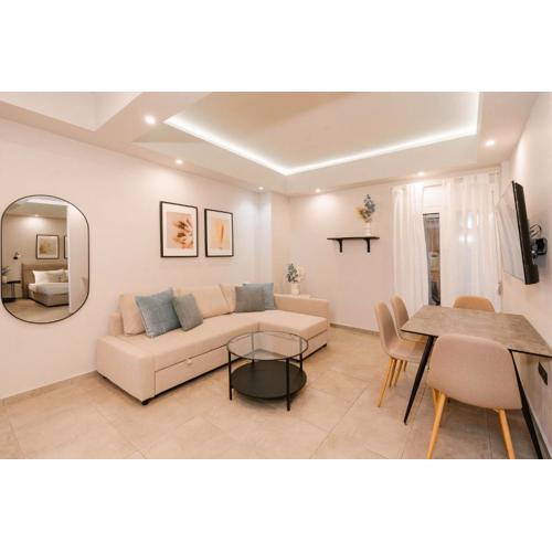 Phaedrus Living: City Center Zenonos Suite
