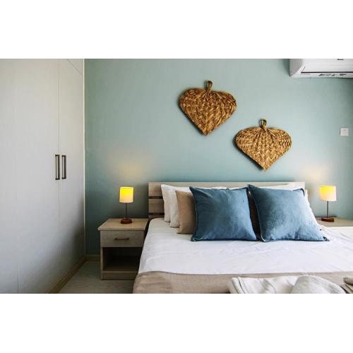 Phaedrus Living: City View Fountain Court 113