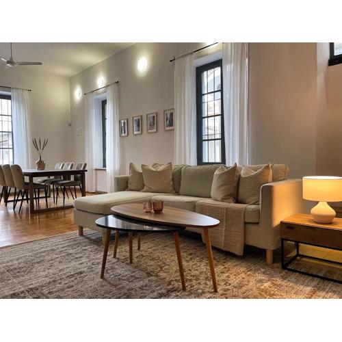 Phaedrus Living: Cozy Down Town House Aischylou