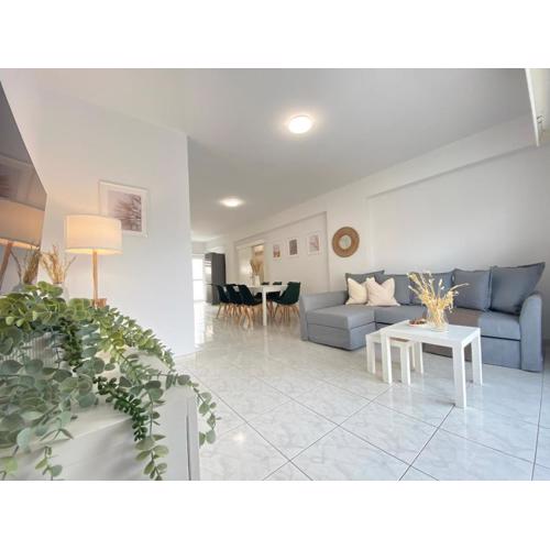 Phaedrus Living Down Town Flat Stephania 302