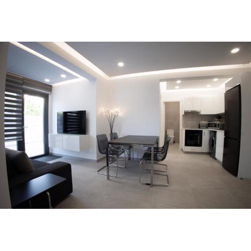 Phaedrus Living: Luxury Mackenzie Flat