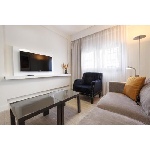 Phaedrus Living Mini Art House Matisse