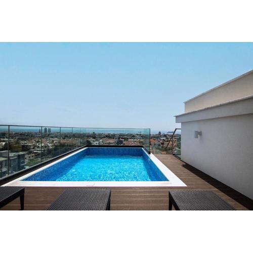 Phaedrus Living: Sea View Anna Residence 302