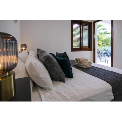 Phaedrus Living: Seaside Flat Constantinos 113