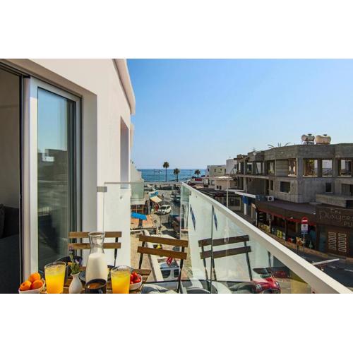 Phaedrus Living: Seaside Luxury Flat Lighthouse 65