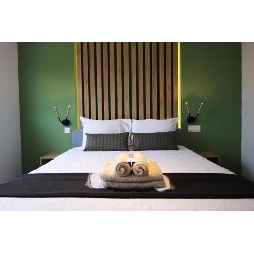 Phaedrus Living: Seaside Modern Flat Limnaria 123