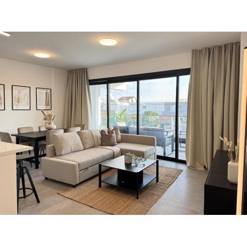 Phaedrus Living: White Hills Suites City View