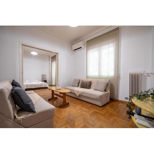 Phoebe 3BR apartment in Neos Kosmos by ΜΡS