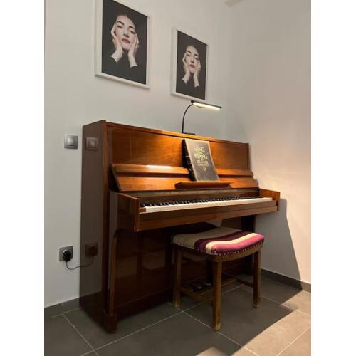 Piano Quiet Apartment Garden