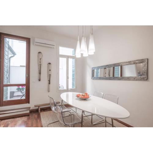 Piazza delle Erbe Central Apartment