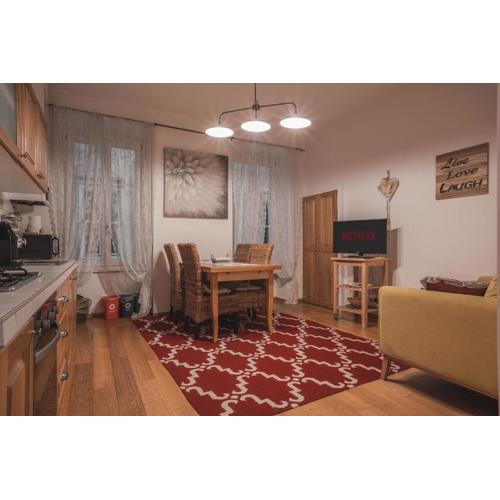 Piazza Oberdan-Carducci Elegant Apartment