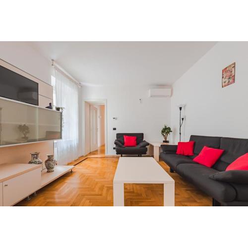 Piazza Unità Central apartment