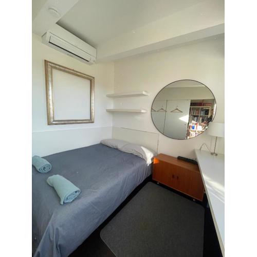 Piccola accogliente e luminosa camera in appartamento condiviso con bagno privato e terrazza vista mare