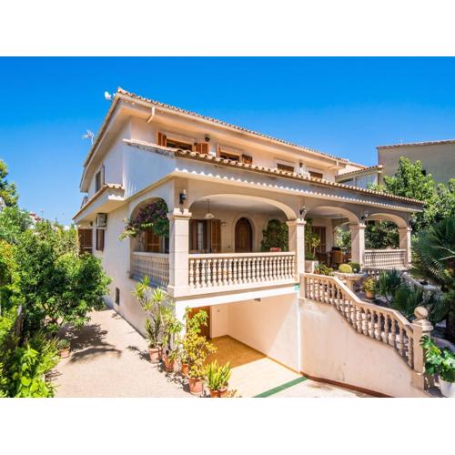 Picturesque holiday home near harbor